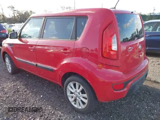 2013 Kia Soul ! with VIN KNDJT2A6XD7551463, listed as a IAAI auction lot 42141971 with 999,999 mi miles. Bid and sale history available at carsss.com. Image 3.