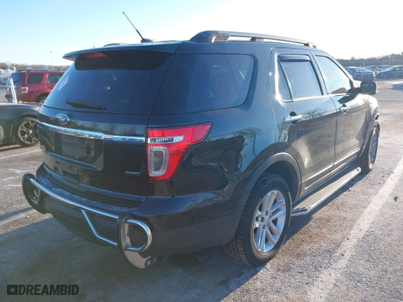 2014 Ford Explorer XLT with VIN 1FM5K8D89EGA00555, listed as a IAAI auction lot 41287417 with 142,952 mi miles. Bid and sale history available at carsss.com. Image 4.