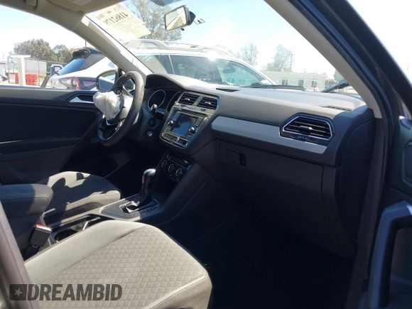 2019 Volkswagen Tiguan S z VIN 3VV1B7AX0KM043032, wystawiony jako IAAI lot #41862179 z przebiegiem 154 440 mil mil oraz . Historia ofert i sprzedaży dostępna na DreamBid. Obrazek 5.