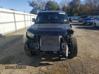 2023 Land Rover Defender S z VIN SALEJ7EXXP2231853, wystawiony jako Copart lot #85451834 z przebiegiem Nie podano mil oraz Szkoda całkowita • Salvage title. Historia ofert i sprzedaży dostępna na DreamBid. Obrazek 5.