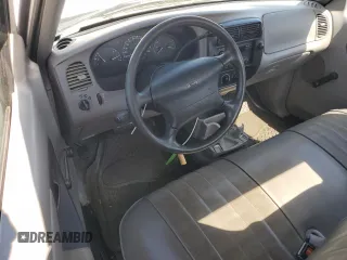1997 Ford Ranger XL z VIN 1FTCR10U9VUB29897, wystawiony jako Copart lot #49851925 z przebiegiem 186 049 mil mil oraz Tytuł czysty. Historia ofert i sprzedaży dostępna na DreamBid. Obrazek 8.