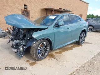 2025 BMW X2 xDrive28i z VIN WBX63GM01S5075478, wystawiony jako IAAI lot #41919737 z przebiegiem 219 mil mil oraz . Historia ofert i sprzedaży dostępna na DreamBid. Obrazek 2.