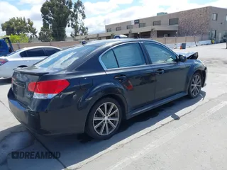 2014 Subaru Legacy Special Sports z VIN 4S3BMCH62E3021347, wystawiony jako IAAI lot #42260384 z przebiegiem 170 785 mil mil oraz . Historia ofert i sprzedaży dostępna na DreamBid. Obrazek 4.