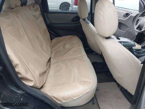 2005 Ford Escape XLT with VIN 1FMYU03155KD75479, listed as a IAAI auction lot 41757864 with 213,571 mi miles. Bid and sale history available at carsss.com. Image 8.