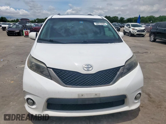 2017 Toyota Sienna SE with VIN 5TDXZ3DC9HS821990, listed as a Copart auction lot 60912365 with 182,672 mi miles and Salvage title. Bid and sale history available at DreamBid. Image 5.
