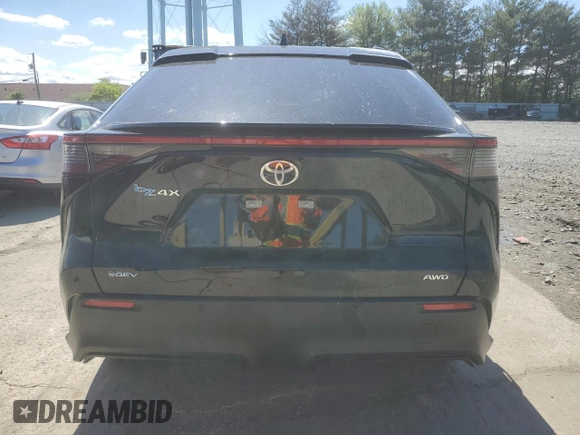 2024 Toyota bZ4X XLE z VIN JTMABACAXRA088300, wystawiony jako Copart lot #55844025 z przebiegiem 369 mil mil oraz Szkody całkowita. Historia ofert i sprzedaży dostępna na DreamBid. Obrazek 6.