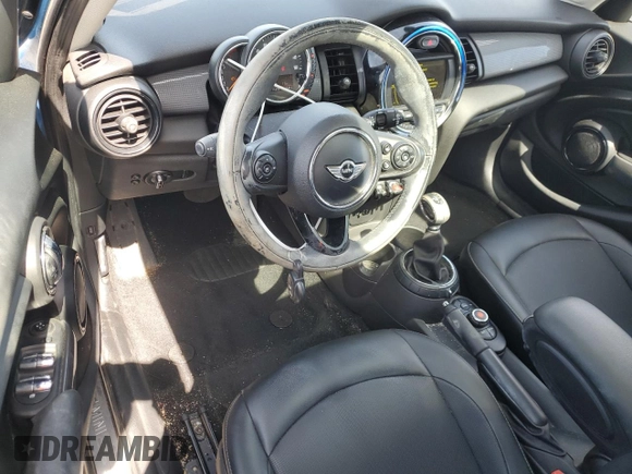 2015 MINI Hardtop 4 Door z VIN WMWXS5C5XFT827473, wystawiony jako Copart lot #58261135 z przebiegiem 75 439 mil mil oraz Szkoda całkowita • Salvage title. Historia ofert i sprzedaży dostępna na DreamBid. Obrazek 8.