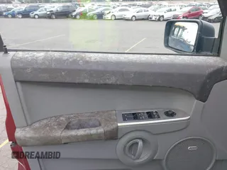 2007 Jeep Commander Sport с VIN 1J8HG48P97C599005, выставлен на аукционе IAAI как лот 42269399 с пробегом Не указан миль и . История ставок и продаж доступна на DreamBid. Изображение 12.