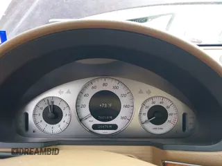 2008 Mercedes-Benz E 350 Luxury z VIN WDBUF87X78B309898, wystawiony jako IAAI lot #41238056 z przebiegiem 29 479 mil mil oraz . Historia ofert i sprzedaży dostępna na DreamBid. Obrazek 7.