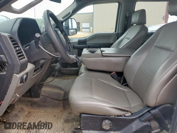 2020 Ford F-250 XL z VIN 1FT7W2B6XLED98240, wystawiony jako Copart lot #60680815 z przebiegiem 129 824 mil mil oraz Czysty tytuł • Clean title. Historia ofert i sprzedaży dostępna na DreamBid. Obrazek 7.
