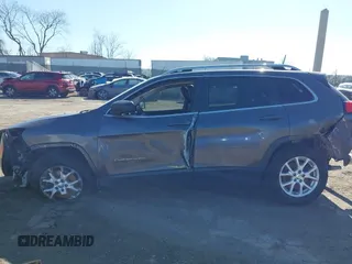 2017 Jeep Cherokee Latitude with VIN 1C4PJMCS2HW575645, listed as a IAAI auction lot 41747140 with 1 mi miles. Bid and sale history available at carsss.com. Image 13.