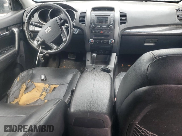 2012 Kia Sorento EX z VIN 5XYKU3A69CG279061, wystawiony jako Copart lot #60088605 z przebiegiem 272 332 mil mil oraz Czysty tytuł • Clean title. Historia ofert i sprzedaży dostępna na DreamBid. Obrazek 8.
