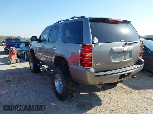 2009 Chevrolet Tahoe 2LT z VIN 1GNFC230X9R291177, wystawiony jako IAAI lot #41965944 z przebiegiem 71 073 mil mil oraz . Historia ofert i sprzedaży dostępna na DreamBid. Obrazek 3.
