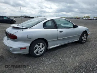 2002 Pontiac Sunfire SE z VIN 1G2JB124927312790, wystawiony jako Copart lot #55923795 z przebiegiem 106 983 mil mil oraz Tytuł czysty. Historia ofert i sprzedaży dostępna na DreamBid. Obrazek 3.