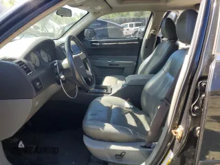 2005 Chrysler 300 Touring z VIN 2C3JA53G95H640111, wystawiony jako Copart lot #53613045 z przebiegiem 205 102 mil mil oraz Nie do naprawy • Non repairable. Historia ofert i sprzedaży dostępna na DreamBid. Obrazek 7.