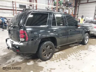 2005 Chevrolet TrailBlazer LT with VIN 1GNDT13S752266601, listed as a IAAI auction lot 41396007 with 204,190 mi miles. Bid and sale history available at carsss.com. Image 4.