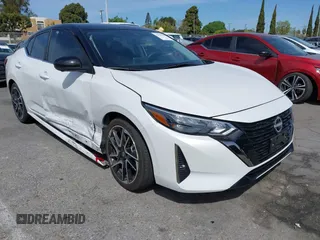 2024 Nissan Sentra SR z VIN 3N1AB8DV9RY322161, wystawiony jako IAAI lot #41936378 z przebiegiem 6 946 mil mil oraz . Historia ofert i sprzedaży dostępna na DreamBid. Obrazek 1.