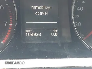 2010 Volkswagen Passat z VIN WVWXK9AN4AE106222, wystawiony jako IAAI lot #42361130 z przebiegiem 104 933 mil mil oraz . Historia ofert i sprzedaży dostępna na DreamBid. Obrazek 7.