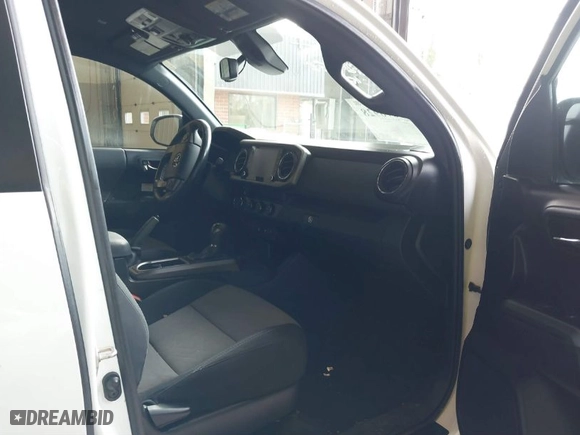 2020 Toyota Tacoma 4WD SR5 with VIN 5TFCZ5AN6LX235847, listed as a IAAI auction lot 41676928 with 77,384 mi miles. Bid and sale history available at carsss.com. Image 5.