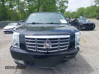 2012 Cadillac Escalade z VIN 1GYS4EEJ2CR142517, wystawiony jako IAAI lot #42269852 z przebiegiem 127 807 mil mil oraz . Historia ofert i sprzedaży dostępna na DreamBid. Obrazek 13.