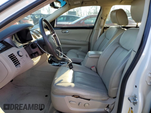 2011 Cadillac DTS z VIN 1G6KA5E6XBU109774, wystawiony jako Copart lot #45548595 z przebiegiem 90 356 mil mil oraz Szkoda całkowita • Salvage title. Historia ofert i sprzedaży dostępna na DreamBid. Obrazek 7.