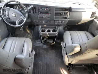 2022 Chevrolet Express Passenger LS with VIN 1GAZGNFP7N1272754, listed as a Copart auction lot 73560924 with 25,492 mi miles and Clean Title. Bid and sale history available at carsss.com. Image 8.