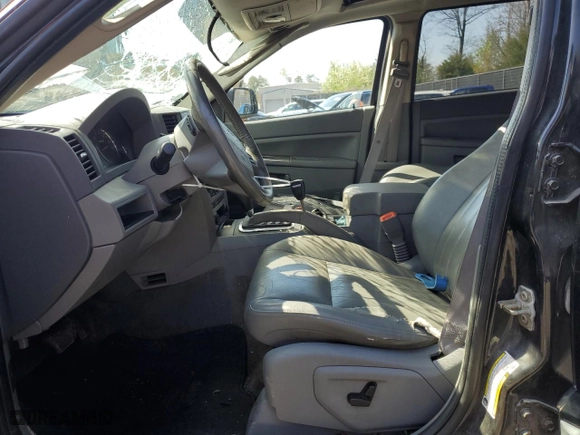 2007 Jeep Grand Cherokee Laredo with VIN 1J8HR48P87C570895, listed as a Copart auction lot 49282425 with 116,444 mi miles and Clean Title. Bid and sale history available at carsss.com. Image 7.