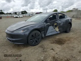 2025 Tesla Model 3 Long Range z VIN 5YJ3E1EA9SF892355, wystawiony jako Copart lot #52565545 z przebiegiem 12 825 mil mil oraz Szkoda całkowita • Salvage title. Historia ofert i sprzedaży dostępna na DreamBid. Obrazek 1.