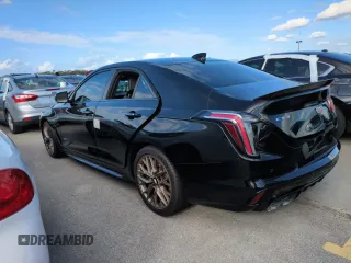 2023 Cadillac CT4-V Blackwing z VIN 1G6DL5RP5P0410487, wystawiony jako Copart lot #74749444 z przebiegiem Nie podano mil oraz Szkody całkowita. Historia ofert i sprzedaży dostępna na DreamBid. Obrazek 2.