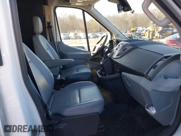 2019 Ford Transit z VIN 1FTYR1CM6KKB81786, wystawiony jako IAAI lot #41638685 z przebiegiem 87 476 mil mil oraz . Historia ofert i sprzedaży dostępna na DreamBid. Obrazek 5.