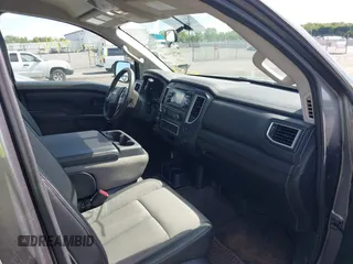 2017 Nissan Titan SV z VIN 1N6AA1EJ0HN552876, wystawiony jako IAAI lot #42319446 z przebiegiem 37 875 mil mil oraz . Historia ofert i sprzedaży dostępna na DreamBid. Obrazek 5.