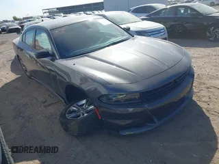 2023 Dodge Charger SXT z VIN 2C3CDXBG7PH663323, wystawiony jako IAAI lot #42385698 z przebiegiem 47 747 mil mil oraz . Historia ofert i sprzedaży dostępna na DreamBid. Obrazek 1.