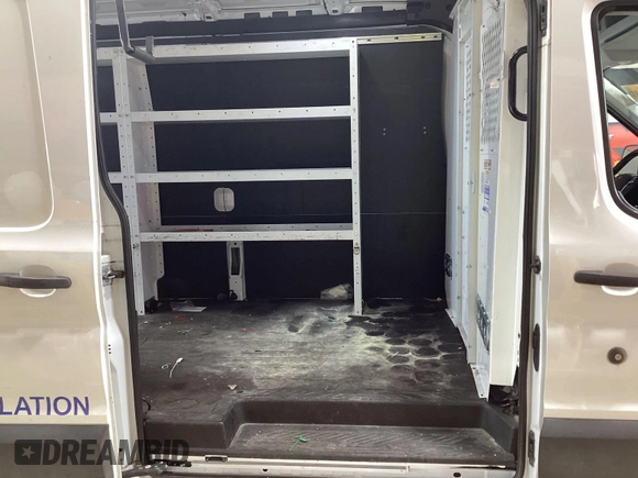 2019 Ford Transit z VIN 1FTYR2CM1KKA32062, wystawiony jako IAAI lot #42596475 z przebiegiem 151 369 mil mil oraz . Historia ofert i sprzedaży dostępna na DreamBid. Obrazek 26.