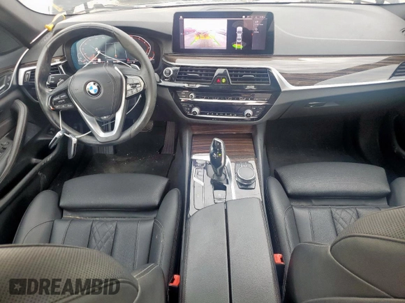 2021 BMW 5 Series 530i z VIN WBA53BH00MCF87964, wystawiony jako Copart lot #55926825 z przebiegiem 88 880 mil mil oraz Czysty tytuł • Clean title. Historia ofert i sprzedaży dostępna na DreamBid. Obrazek 8.