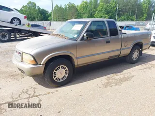 2000 GMC Sonoma SLS with VIN 1GTDT19W6Y8197873, listed as a IAAI auction lot 42195920 with 118,061 mi miles and . Bid and sale history available at DreamBid. Image 2.