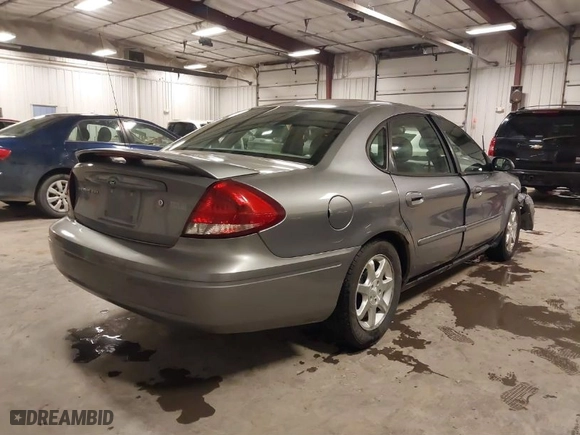2007 Ford Taurus SEL with VIN 1FAFP56U87A176432, listed as a IAAI auction lot 41551347 with 121,050 mi miles. Bid and sale history available at carsss.com. Image 4.