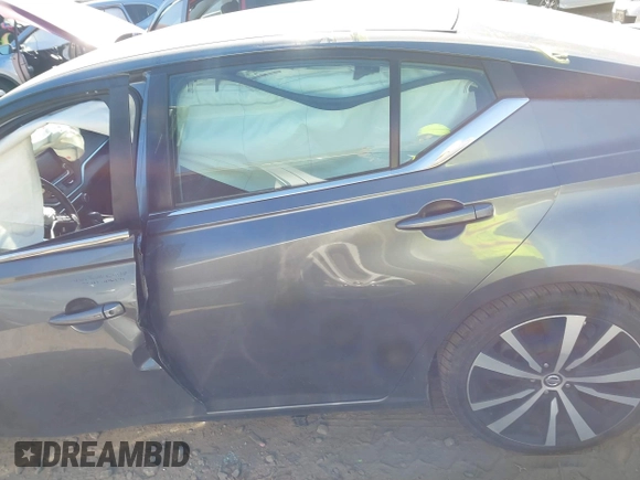 2019 Nissan Altima 2.5 SR with VIN 1N4BL4CV2KC218687, listed as a IAAI auction lot 41020050 with 69,270 mi miles. Bid and sale history available at carsss.com. Image 15.