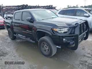 2016 Toyota Tacoma SR5 z VIN 5TFAZ5CN6GX012718, wystawiony jako IAAI lot #42408153 z przebiegiem 136 571 mil mil oraz . Historia ofert i sprzedaży dostępna na DreamBid. Obrazek 1.