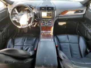 2018 Lincoln Continental Livery z VIN 1LN6L9HK3J5603553, wystawiony jako Copart lot #56590325 z przebiegiem 43 235 mil mil oraz Szkody całkowita. Historia ofert i sprzedaży dostępna na DreamBid. Obrazek 8.