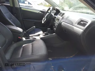 2013 Volkswagen Jetta SE z VIN 3VWDP7AJ6DM406961, wystawiony jako IAAI lot #42107384 z przebiegiem 132 547 mil mil oraz . Historia ofert i sprzedaży dostępna na DreamBid. Obrazek 5.