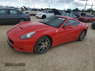 2014 Ferrari California z VIN ZFF65TJA9E0196713, wystawiony jako Copart lot #73682984 z przebiegiem Nie podano mil oraz Nie do naprawy. Historia ofert i sprzedaży dostępna na DreamBid. Obrazek 1.