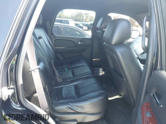 2013 Chevrolet Tahoe LT z VIN 1GNSCBE03DR174545, wystawiony jako IAAI lot #42510886 z przebiegiem 184 627 mil mil oraz . Historia ofert i sprzedaży dostępna na DreamBid. Obrazek 8.