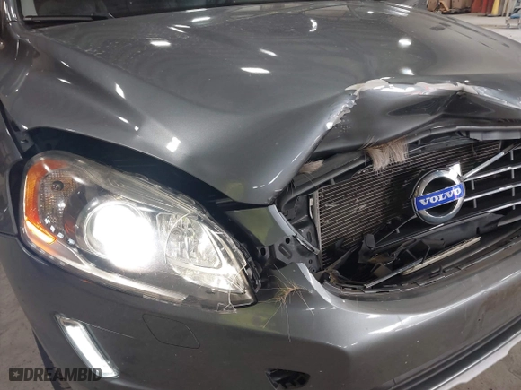2017 Volvo XC60 Inscription with VIN YV440MRU1H2017062, listed as a IAAI auction lot 41723799 with 110,954 mi miles. Bid and sale history available at carsss.com. Image 17.