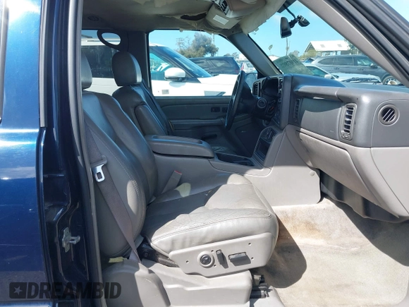 2004 Chevrolet Suburban LT with VIN 3GNEC16T24G290321, listed as a IAAI auction lot 41807808 with 176,964 mi miles. Bid and sale history available at carsss.com. Image 5.