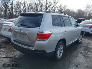 2011 Toyota Highlander with VIN 5TDBK3EH4BS044957, listed as a IAAI auction lot 41696233 with 276,287 mi miles. Bid and sale history available at carsss.com. Image 4.
