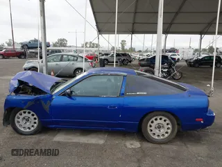 1990 Nissan 240SX z VIN JN1HS36P4LW126417, wystawiony jako IAAI lot #42065073 z przebiegiem 284 437 mil mil oraz . Historia ofert i sprzedaży dostępna na DreamBid. Obrazek 14.
