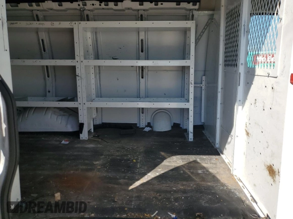 2020 GMC Savana Cargo z VIN 1GTW7AFP1L1148544, wystawiony jako Copart lot #77503334 z przebiegiem 125 497 mil mil oraz Czysty tytuł • Clean title. Historia ofert i sprzedaży dostępna na DreamBid. Obrazek 11.