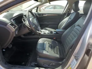 2015 Ford Fusion SE z VIN 3FA6P0HD0FR212294, wystawiony jako Copart lot #55563145 z przebiegiem 49 750 mil mil oraz Szkoda całkowita • Salvage title. Historia ofert i sprzedaży dostępna na DreamBid. Obrazek 7.