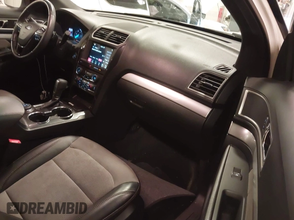 2017 Ford Explorer XLT z VIN 1FM5K8D83HGA30672, wystawiony jako IAAI lot #42209007 z przebiegiem 82 988 mil mil oraz . Historia ofert i sprzedaży dostępna na DreamBid. Obrazek 5.