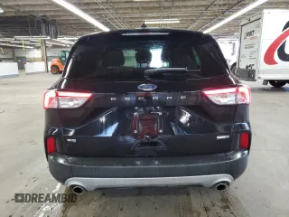 2020 Ford Escape SE z VIN 1FMCU9G66LUB86586, wystawiony jako Copart lot #65367025 z przebiegiem 109 954 mil mil oraz Czysty tytuł • Clean title. Historia ofert i sprzedaży dostępna na DreamBid. Obrazek 6.